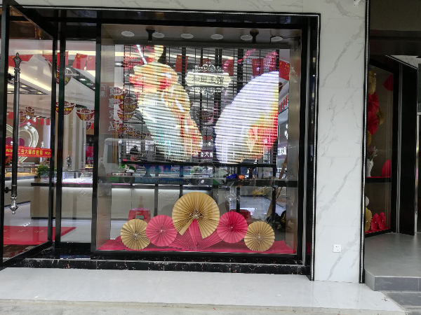 金(jīn)大福品牌店P3.91x7.81透明屏(píng)案例