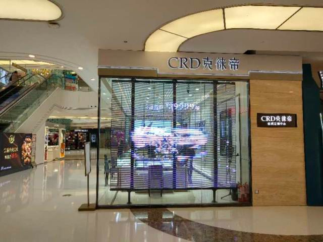 LED透明顯示屏維護成本高嗎?