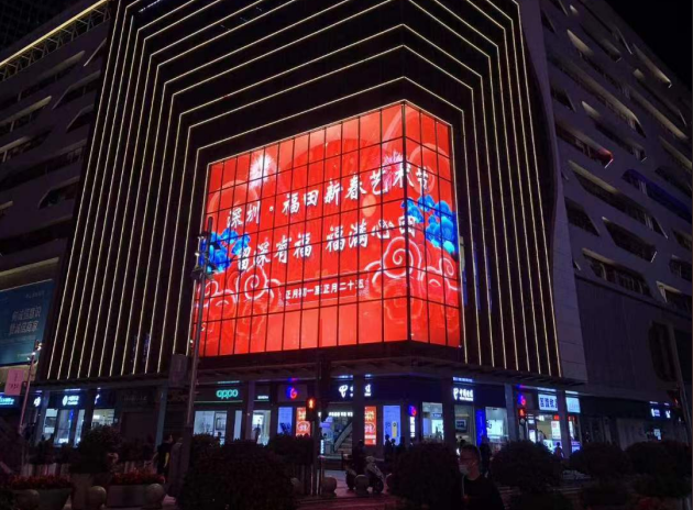 深圳市(shì)華強北路P10.4側發光透明(míng)屏